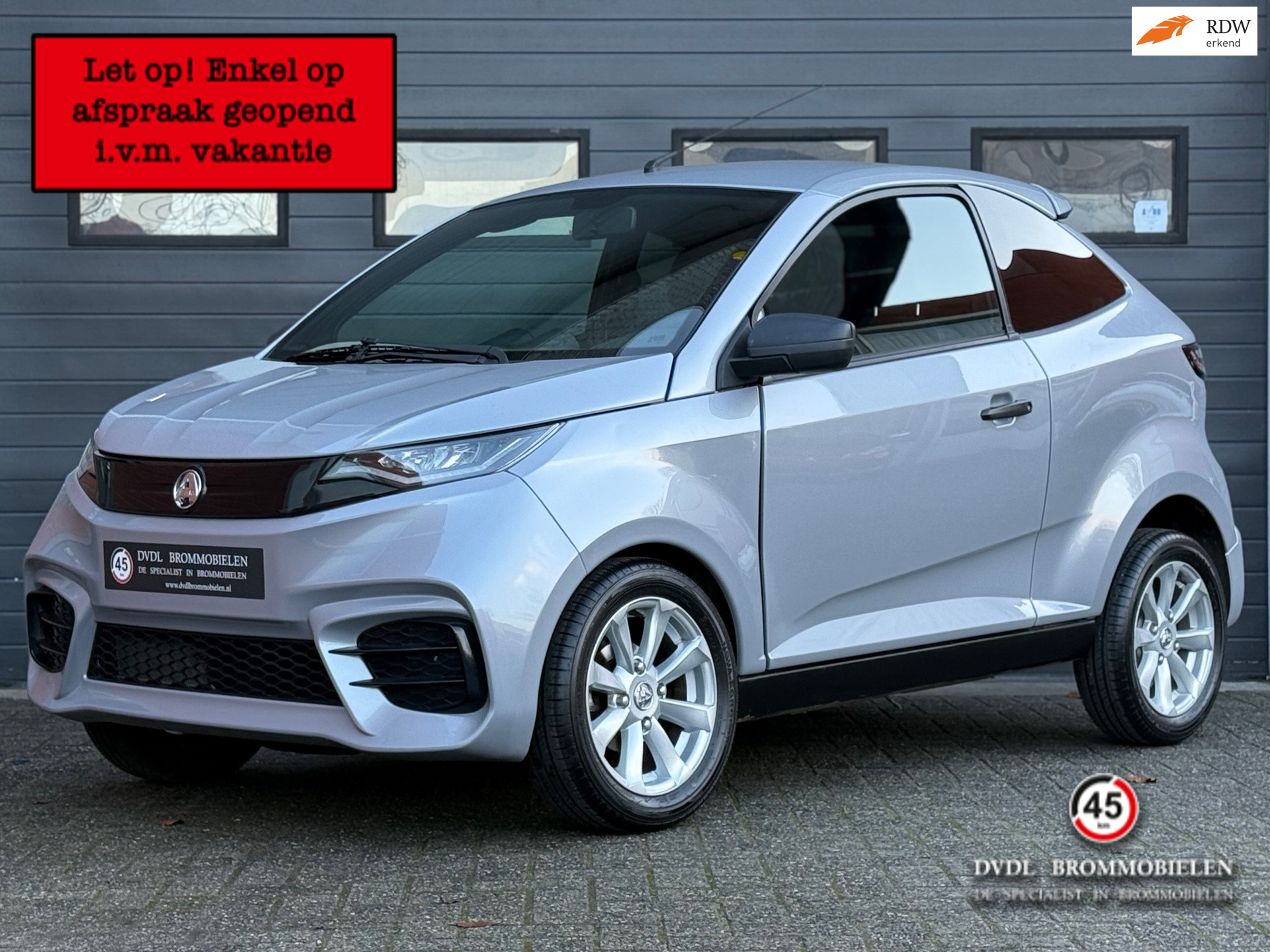 52348283-24.jpg